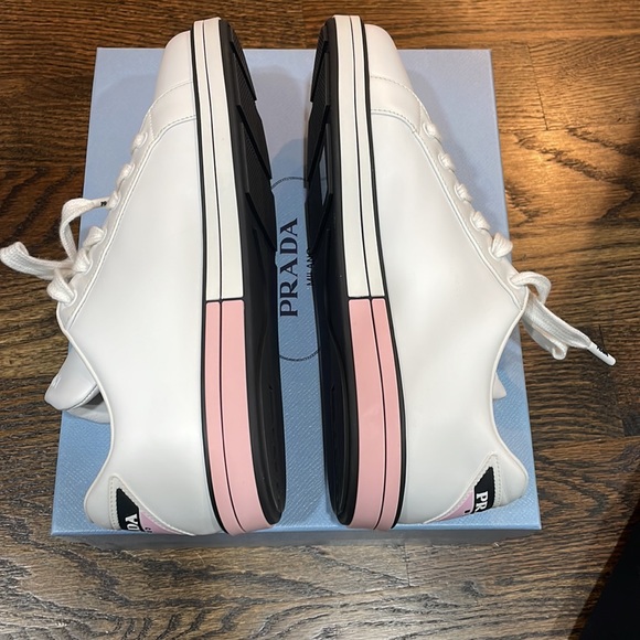 NIB: Prada Low top Leather Sneakers Size 40 - Picture 7 of 11